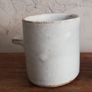 tasse à café | Terre et Terres tasse t ocre | Terre et Terres | Exposition | tasse à café | Article | Terre et Terres | 11 décembre 2020